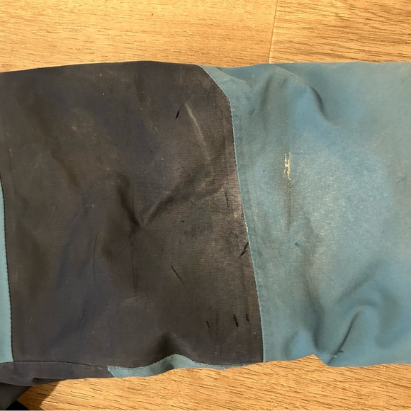 Patagonia Kids' Teal and Navy Snowsuit with Orange Zipper - Picture 5 of 5